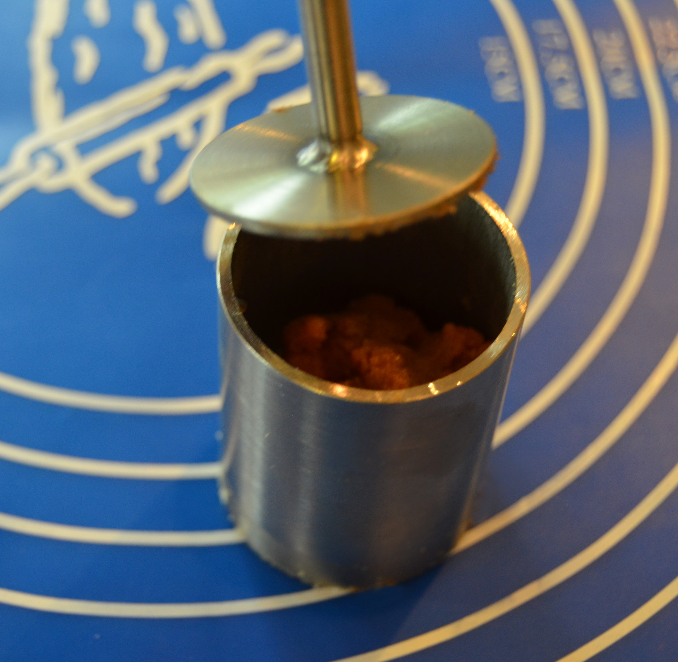 Petit-Fours & Punschkrapferl Formen rund mit Stößel – Perfekte Mini-Desserts