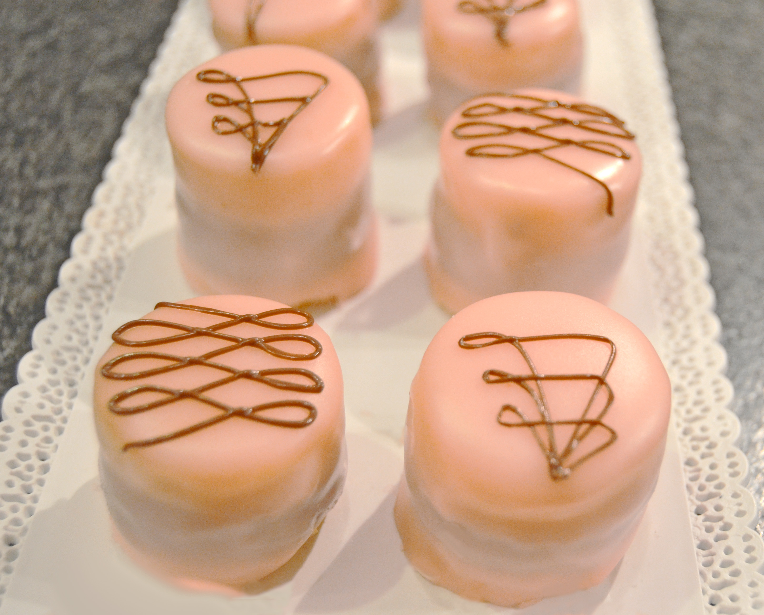 Petit-Fours & Punschkrapferl Formen rund mit Stößel – Perfekte Mini-Desserts